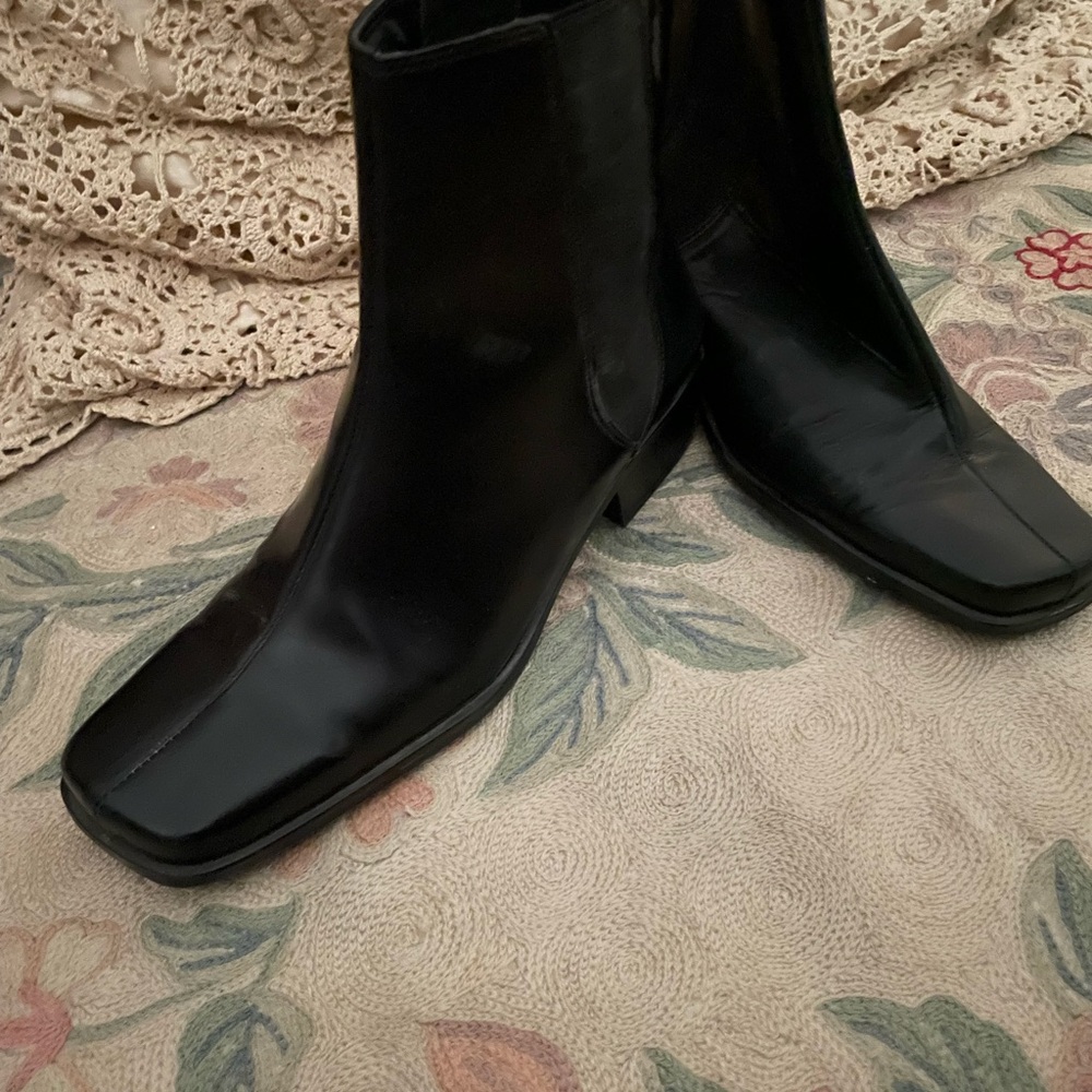 Elegant Black womens Boots